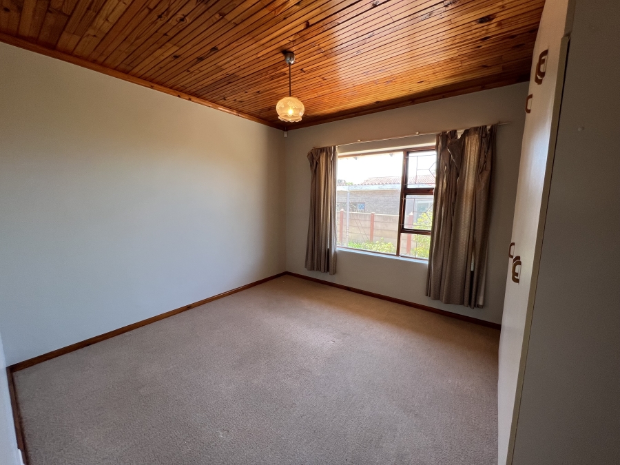 4 Bedroom Property for Sale in Wavecrest Eastern Cape